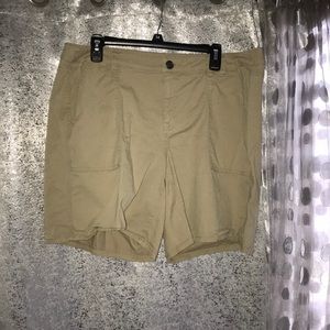 Kaki shorts